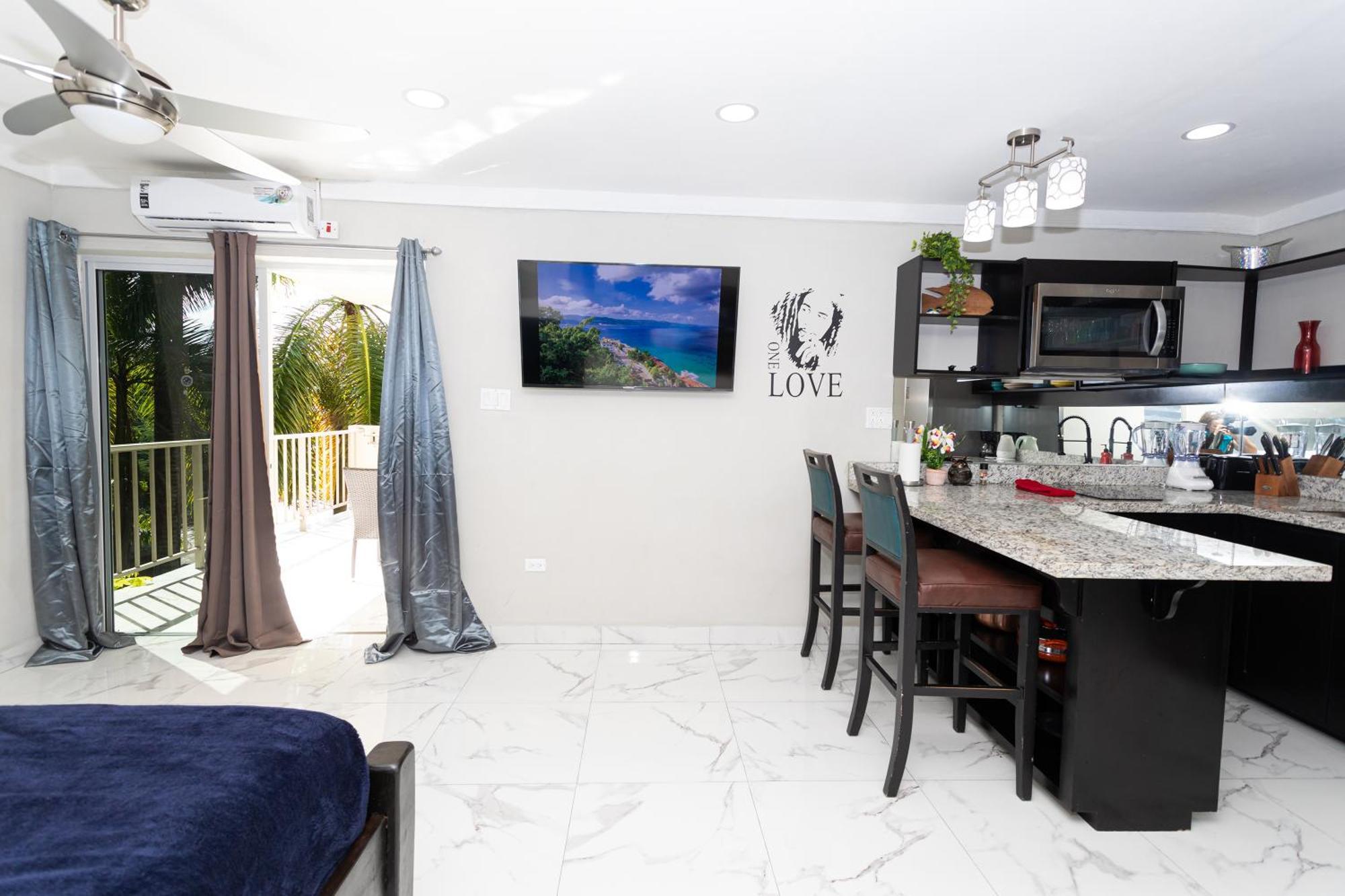 Montego Bay Club Apartments 외부 사진