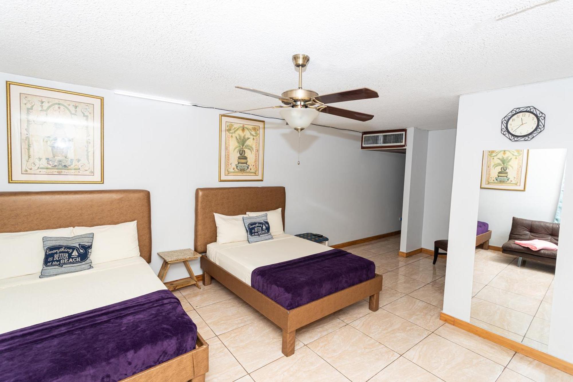 Montego Bay Club Apartments 외부 사진