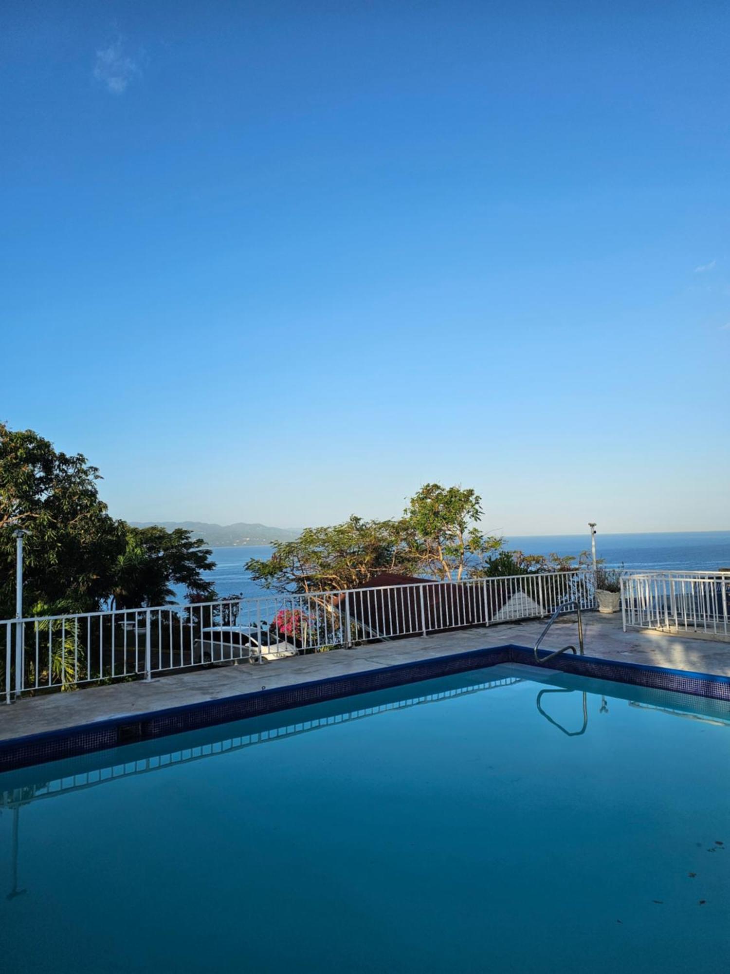 Montego Bay Club Apartments 외부 사진