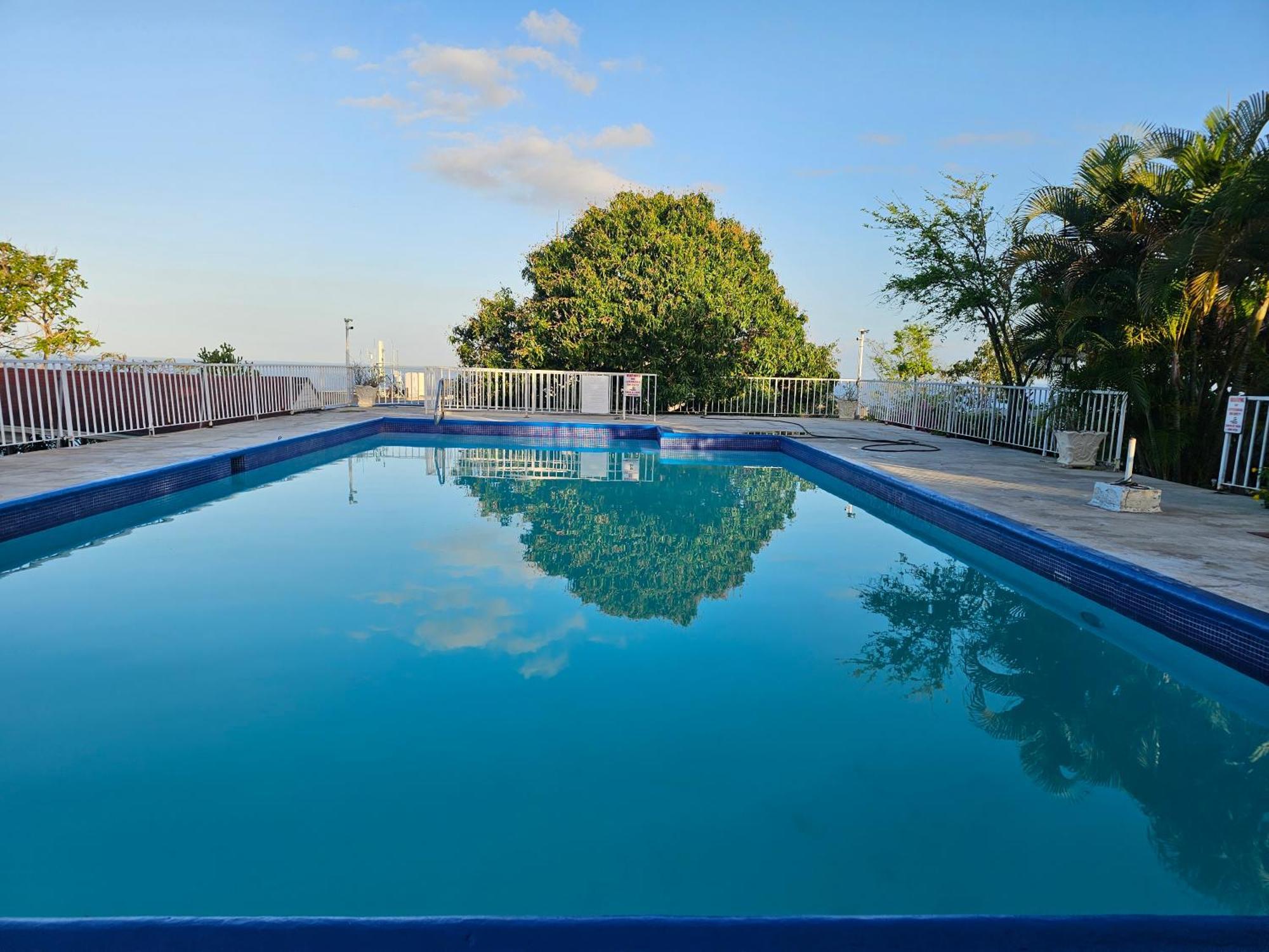 Montego Bay Club Apartments 외부 사진